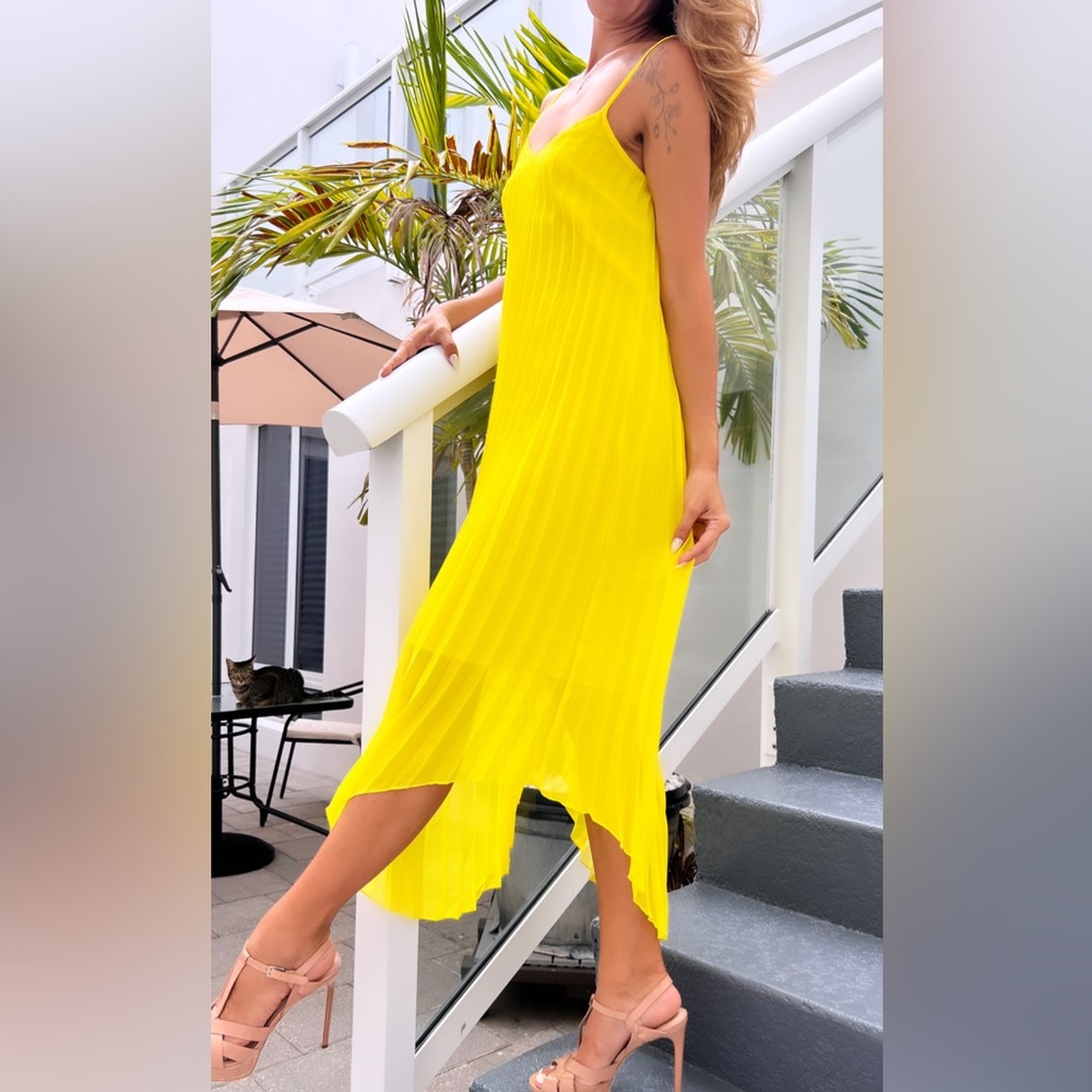 Bar III Pleated Sunshine ☀️ A Breath of Summer